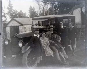 An unidentified group, photographed around 1930. PHOTO: WAITAKI MUSEUM AND ARCHIVE