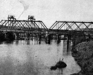 The new bridge over the Pomahaka River, Clutha County. Otago Witness, 1.11.1923