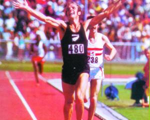 Dick Tayler wins the 10,000m at the Commonwealth Games in Christchurch in 1974. PHOTO: ODT FILES