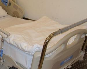 800px-Hospital_Bed_2011.JPG