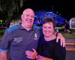 Darren Hanson and Fiona Lowrey are getting married in two weeks, after meeting at the Masters...