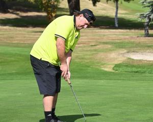 Island Park’s Mike Wray attempts to sink a putt during the Metropolitan senior A pennant series...