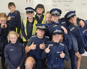Year 6 pupils from the Te Manahuna Kāhui Ako make the most of a visit from Timaru Police....