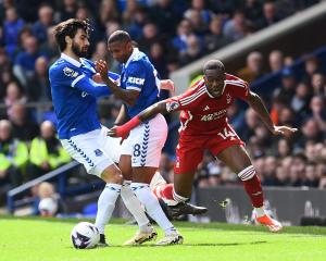 Everton's Andre Gomes and Ashley Young in action with Nottingham Forest's Callum Hudson-Odoi....