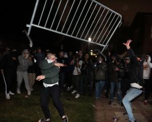Pro-Palestinian protestors and pro-Israeli supporters clash at UCLA last night. Photo: LA Times...