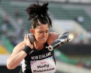 Holly Robinson produced a personal best and Oceania record to win silver at the Para Athletics...