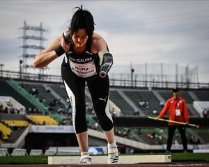 Holly Robinson prepares to throw in Kobe. PHOTO: ATHLETICS NZ