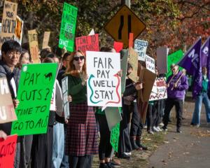Doctors on strike outside Christchurch Hospital. Photo: RNZ / Nate McKinnon