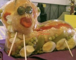 Pearl Diver's 'Shiny Fella' comes complete with peas, luncheon meat, and boiled eggs "for wheels"...