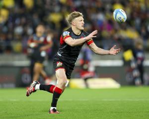 Damian McKenzie did everything he could to get the Chiefs back to the top. PHOTOS: GETTY IMAGES