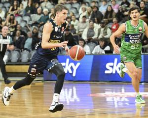 Ben Henshall drives against the Manawatu Jets earlier in the season. PHOTO: ODT FILES