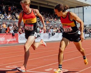 Ben Ruthe and Sam Tanner finished identically at the 1500m. Photos: supplied/NZ Athletics