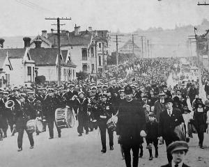 Anzac Day procession down Union St, Dunedin on April 25, 1925. — Otago Witness,&nbsp;5.5.1925