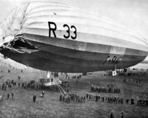 Ground crew haul ropes to secure British airship R33 at Pulham, Norfolk, following a damaging...