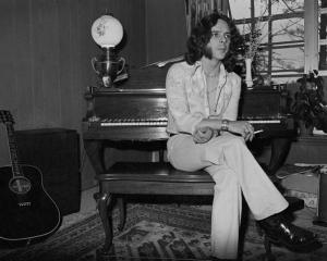 Bobby Whitlock at home in 1976. Photo: Getty Images