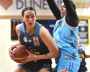 The Hoiho’s Jessie Edwards and the Kahu’s Abigail Curtin tussle under the hoop during their match...