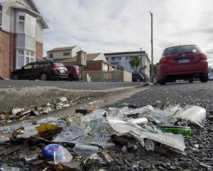 The University of Otago proctor has joined police in calling for a ban on the sale of alcohol in...