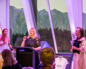 Winner of the 2024 Inspirational Women Awards Tru Woman of the Year Dame Theresa Gattung