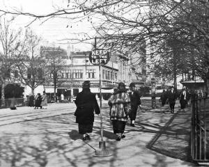 Hustle and bustle along the Octagon central carriageway in Dunedin. — Otago Witness, Issue 3763,...