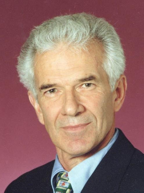 Dr Ian Parton