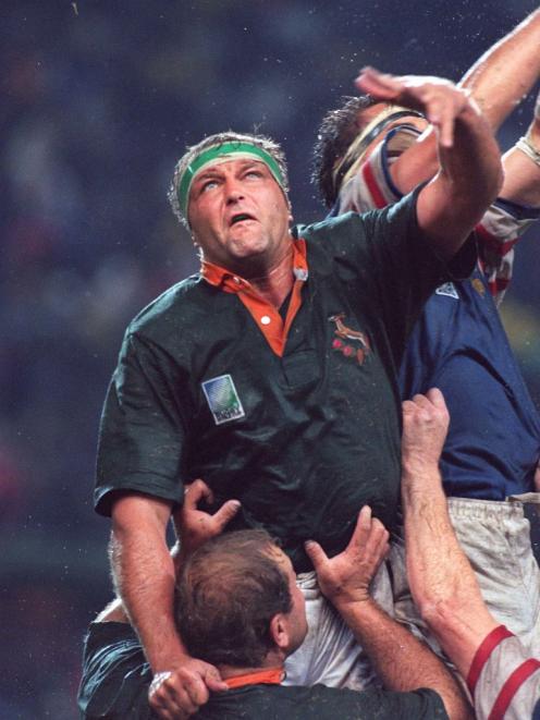 Hannes Strydom competes in a lineout against France during the 1995 Rugby World Cup. Photo: Getty...