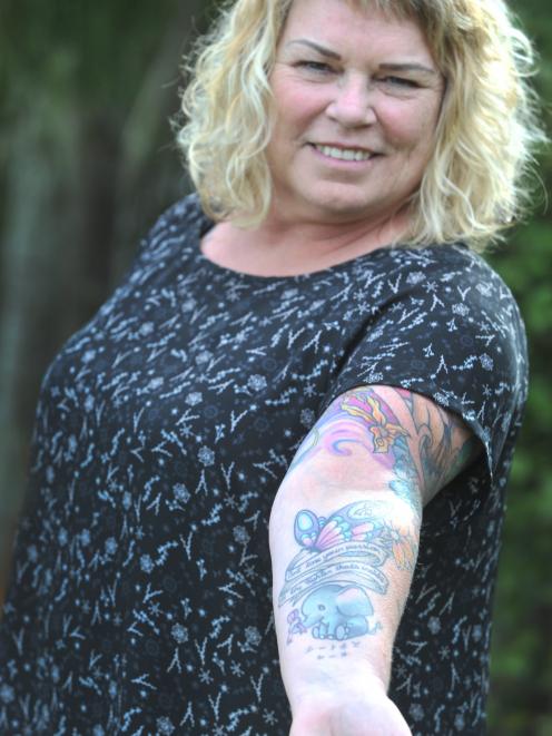 Lesley Eaton marked the end of her cancer treatment with this celebratory tattoo that included...