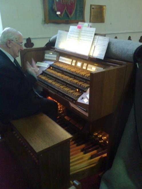 The latest replacement organ - a Netherlands origin, high quality digital. Mr Kirk is one of a...