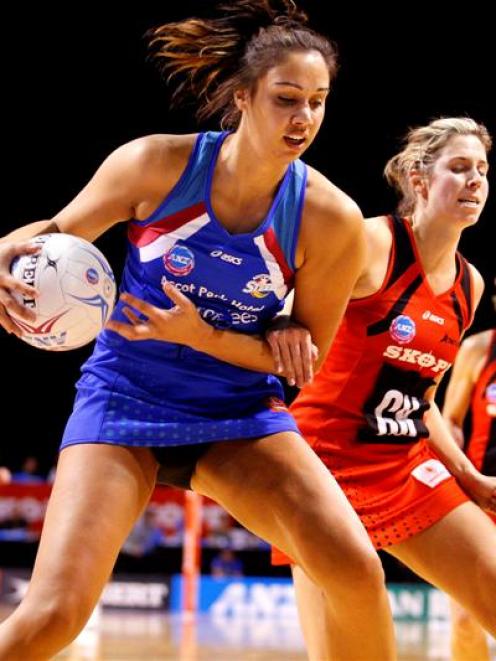 Southern Steel's Daneka Wipiiti guards the ball from Tactix Victoria Smith in the ANZ Netball...