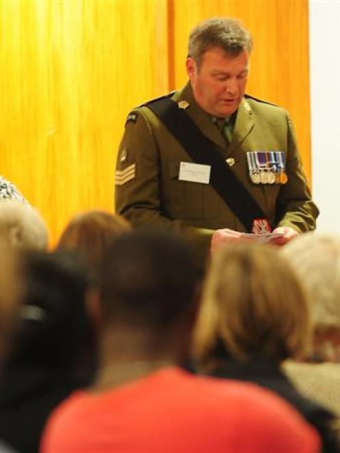 4th Otago-Southland Battalion Staff Sergeant Richard Wilson reads an affirmation to Dunedin Mayor...