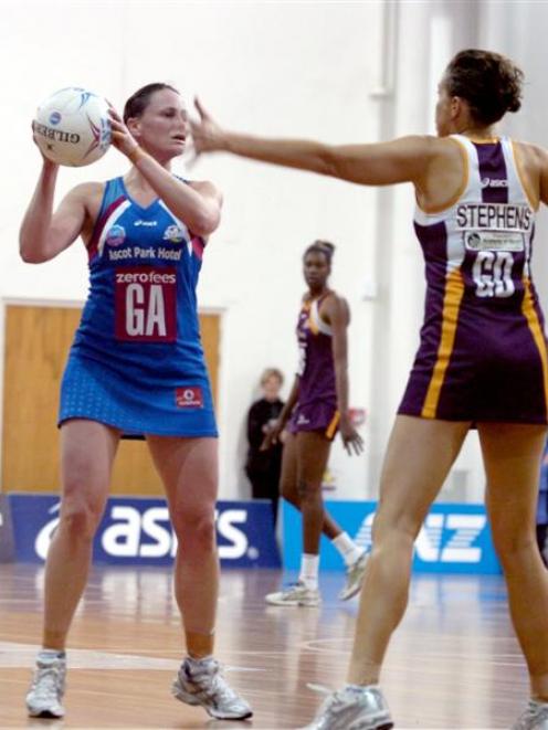 Steel shooter Megan Dehn shapes to pass the ball past Queensland Firebirds defender Peta Stephens...
