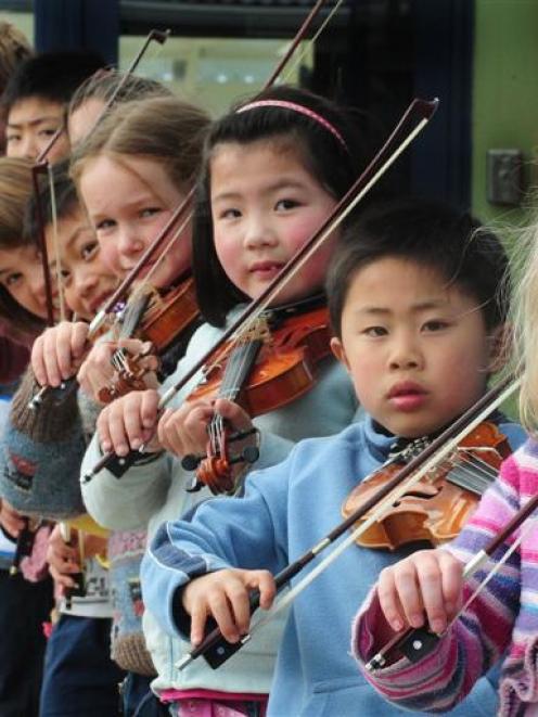 (From left) Britta Hamill (10), Nat Otley (11), Sotaro Ueda (10), Lusia Maiai (8, obscured), Tom...