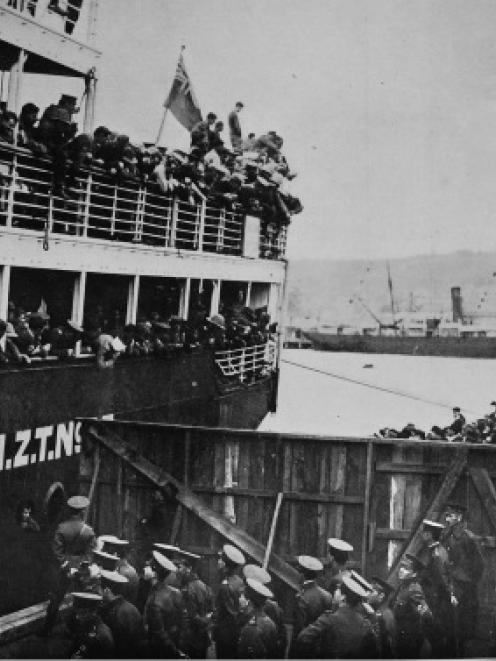 Troopship No 27, the U.S.S. Company's Willochra, at Rattray Street Wharf Dunedin, on October 31,...