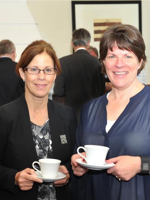 University of Otago vice-chancellor Prof Harlene Hayne (right) and University of Western...