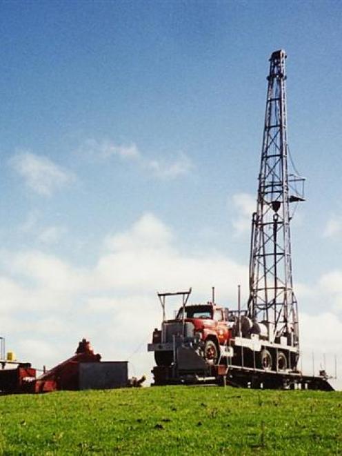 A drill rig in use in 1995 by Southgas Resources which unsuccessfully fracked to release coal...