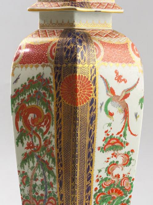 A Dunedin Public Art Gallery lidded vase, made by the Worcester Porcelain Company in England ...