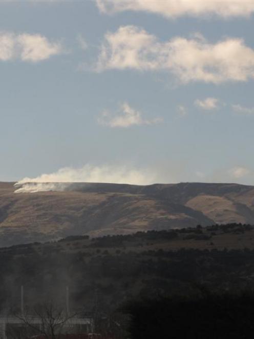 A fire on the Knobby Range, near Roxburgh, burnt about 100ha  yesterday. Photo by Sarah Marquet.