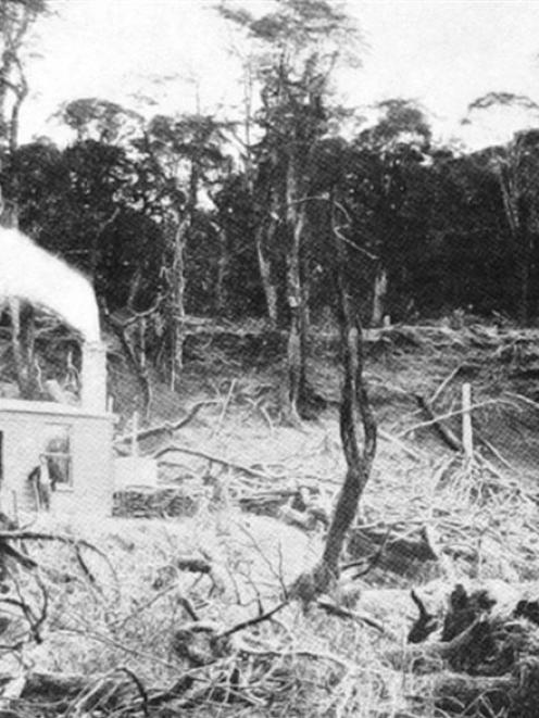 A pioneer's house on the Alton block, Clifton, Waiau. - Otago Witness, 28.5.1913. Copies of...