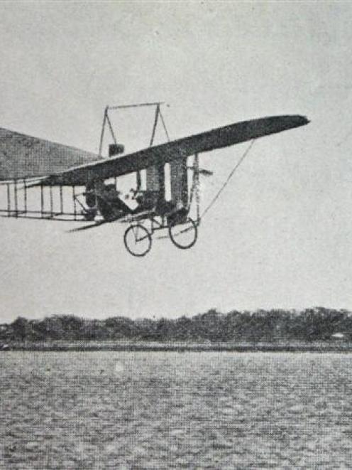 A successful flying machine: M. Bleriot's monoplane which crossed from France to England in 33...