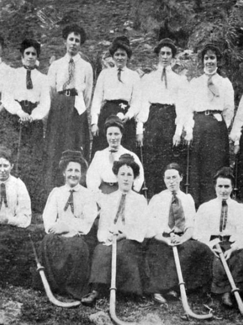 A young ladies' hockey team at Roxburgh. - Otago Witness, 27.1.1915.