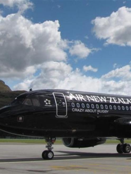 Air New Zealand continues to fly as others remain on the ground. Photo by Tracey Roxburgh.
