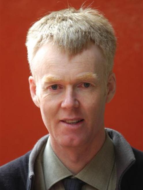 Alan Worthington.