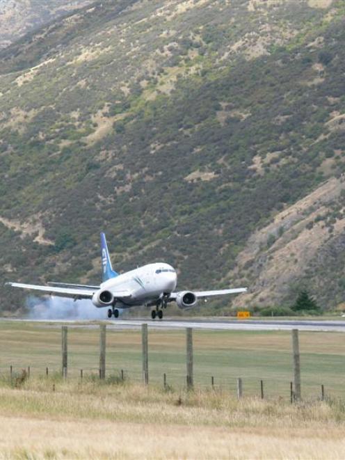 An Air New Zealand Boeing 737 lands at Queenstown Airport. Photo by Felicity Wolf.