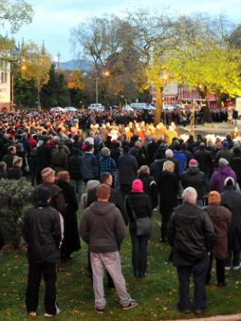An crowd estimated at 3000 attend the Anzac services at Queens Gardens yesterday. Photo by Craig...