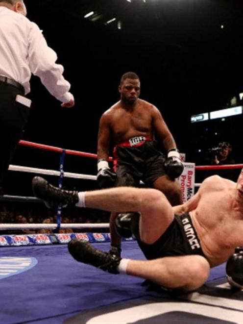 Andrew Flintoff goes down after a left hook by Richard Dawson. Photo by Scott Heavey/Getty Images)