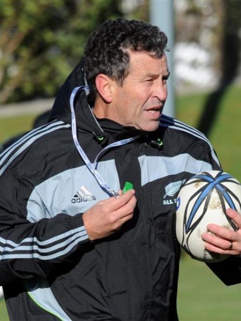 Assistant coach Wayne Smith
