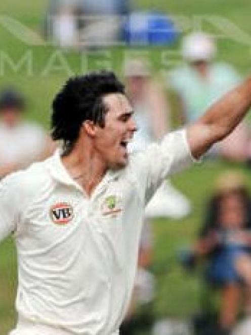 Australia fast bowler Mitchell Johnson will not play in the second Ashes test starting in...