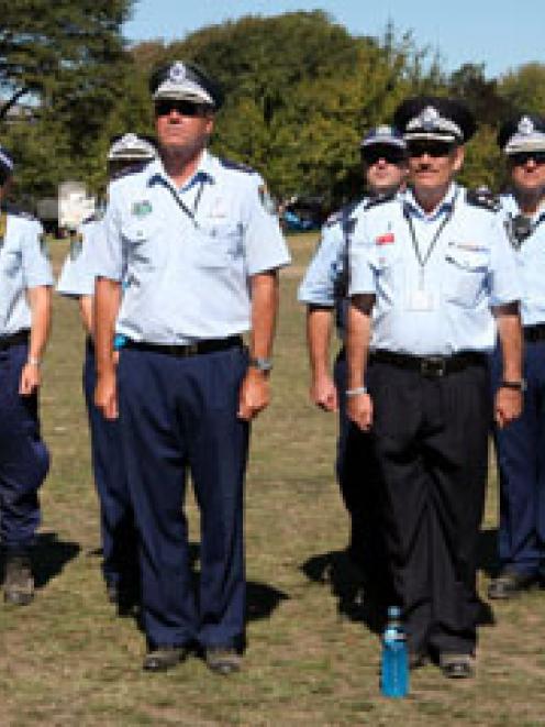 Australian police leave quake-zone for home