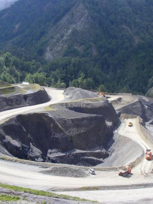 Bathurst Resources'  Cascade mine operation on the Denniston Plateau. Photo by Simon Hartley.