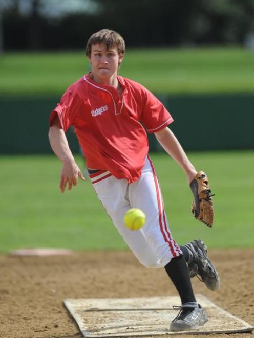 Ben Watts in action for Dodgers at Ellis Park. Photo: Peter McIntosh.