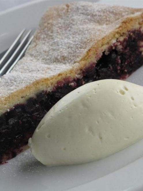 Blackcurrant shortcake